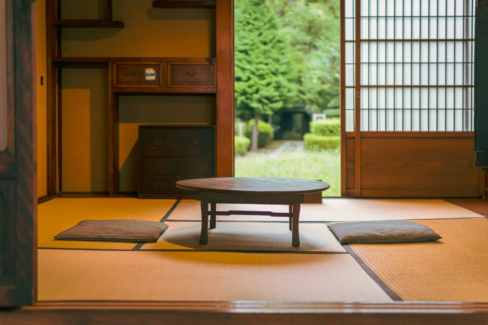 長く使われた家具がある暮らしのイメージ